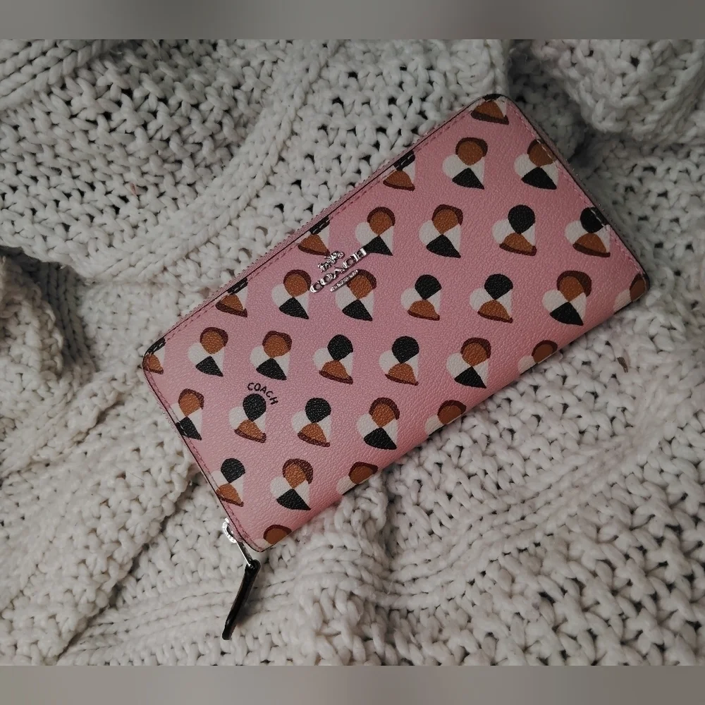 PRICE DROP! Coach Pink Heart Pattern Women's Wallet (NWOT)